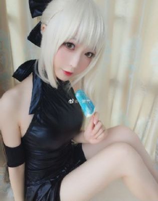 亚洲色区图_十万网红美女美酱